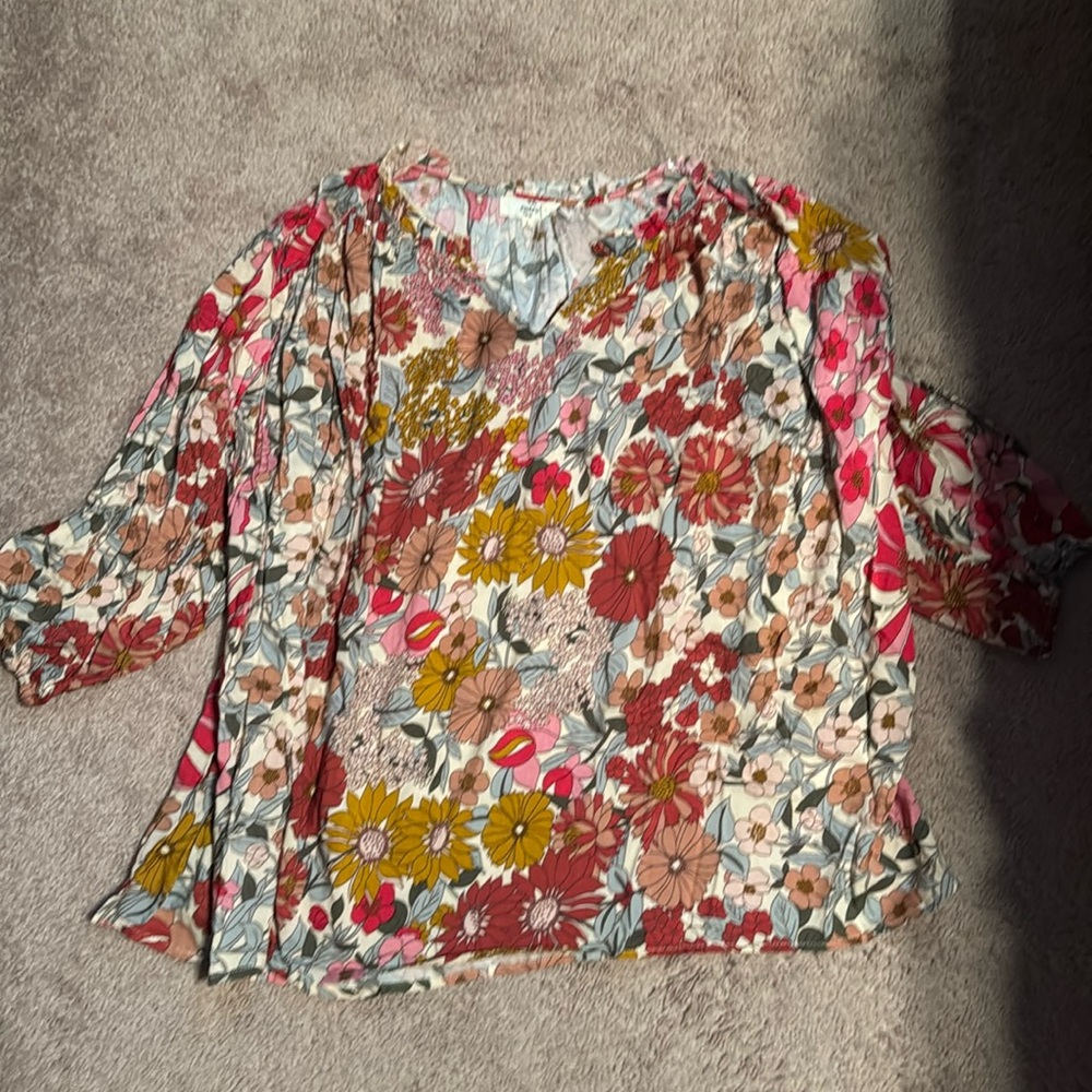 Entro brand boutique top. Multi colored/floral. Size large. Gently worn.